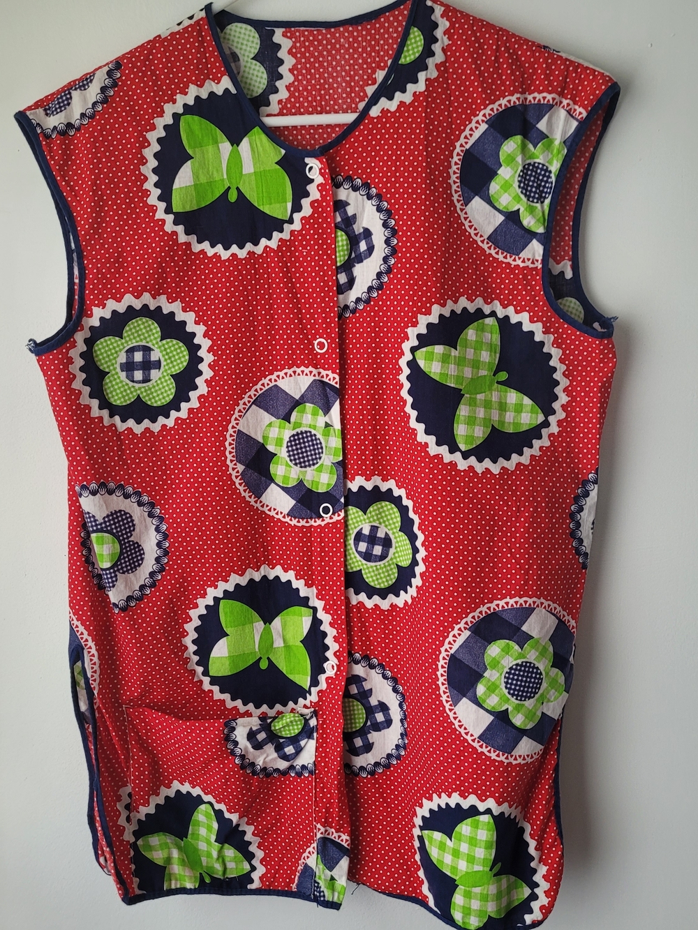Vintage 1960s/70s Snap-front Cobbler Smock Flower and Butterfly Apron